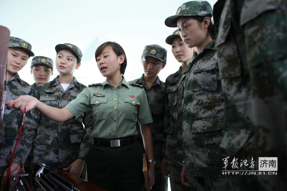 三军女仪仗队首批女新兵即将进京 身高超1米73