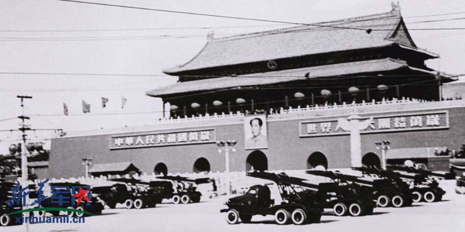 1950-1953国庆阅兵罕见旧照曝光:战机大炮全有_高清图集_新浪网