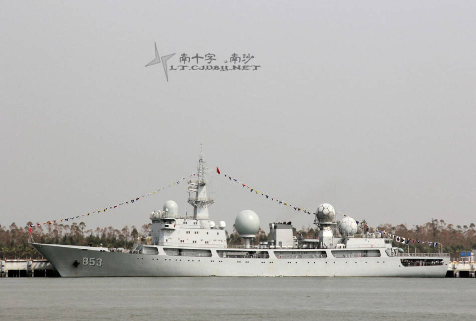 悬挂满旗庆国庆:网友拍节日里的南海舰队战舰