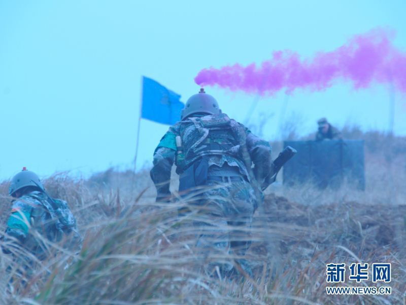 外军体验中国单兵装备 驳只值2部iPhone6说法