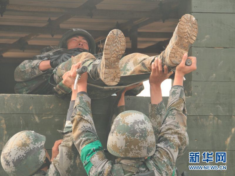 外军体验中国单兵装备 驳只值2部iPhone6说法