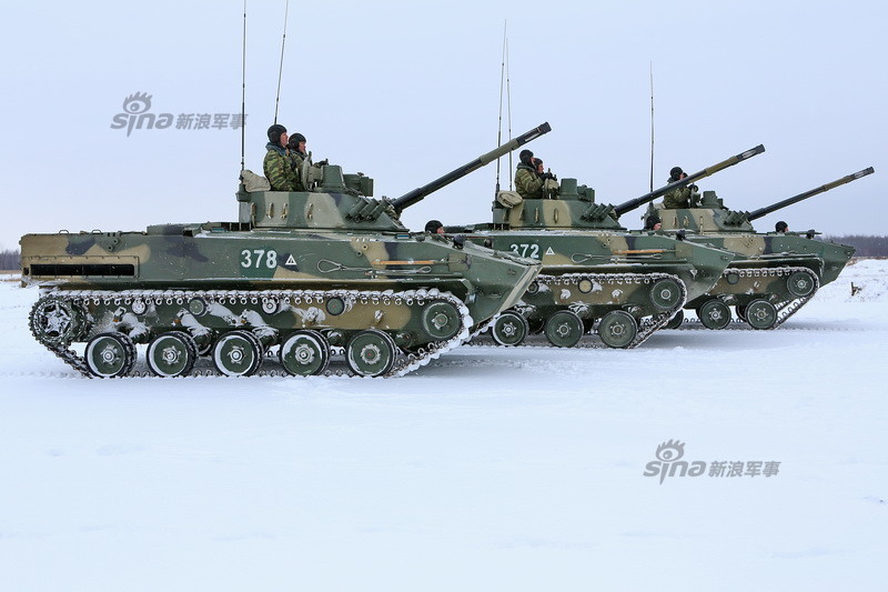 俄空降部队测试bmd-4m战车 未来将取代bmd-2