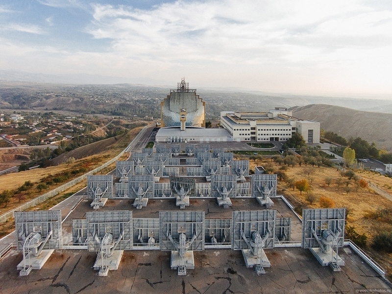 前苏联超级工程:中亚地区秘密巨型太阳炉设施