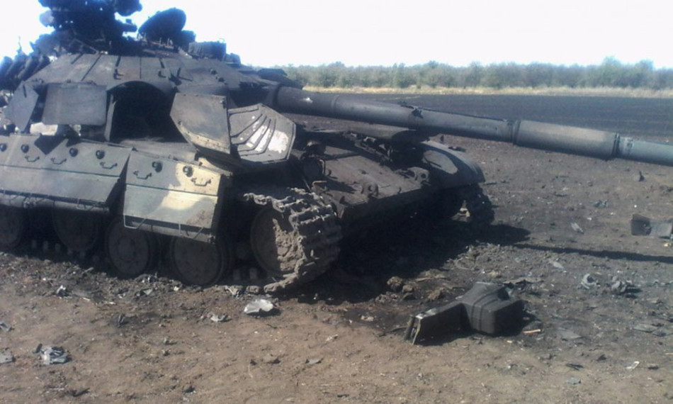 t-64bm2坦克反应装甲成功保护炮塔