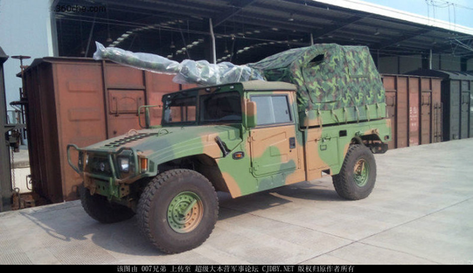 我军大量001型82毫米自行速射迫击炮车队曝光