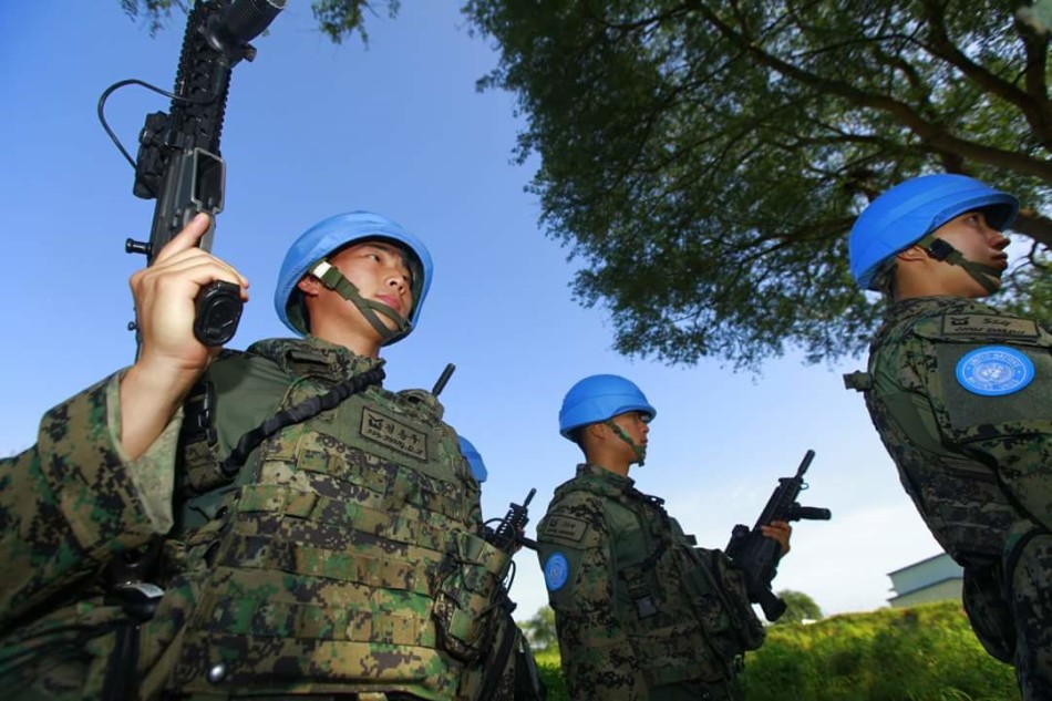 驻南苏丹韩国维和部队亮相,排队练枪保持战斗力!