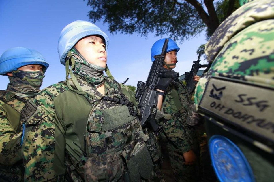驻南苏丹韩国维和部队亮相,排队练枪保持战斗力!