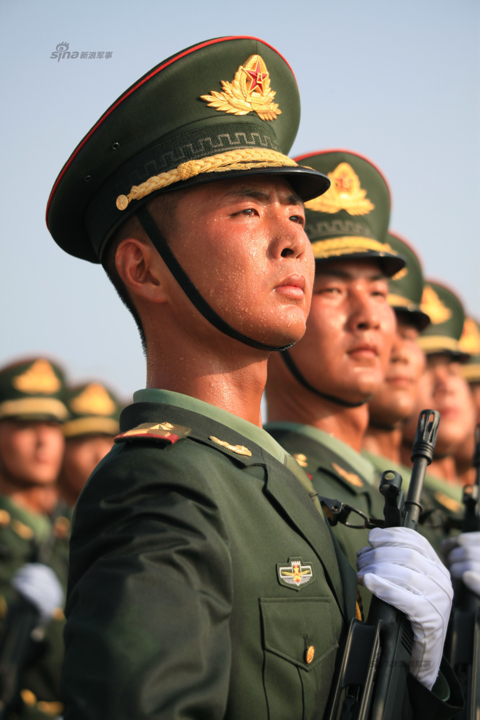 官方公开大量受阅官兵训练图,女医疗兵方队亮相!
