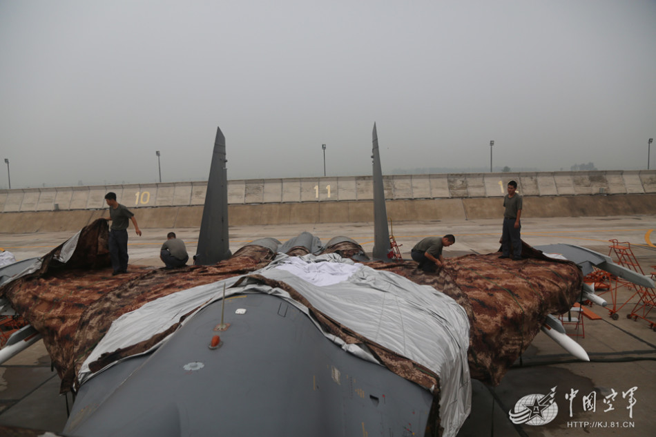 7月20日,空一师阅兵部队组织飞行.