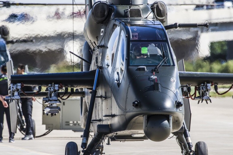 解放军陆航两型先进武装直升机近距超棒特写 - 军事频道 - 黔南在线-黔南论坛