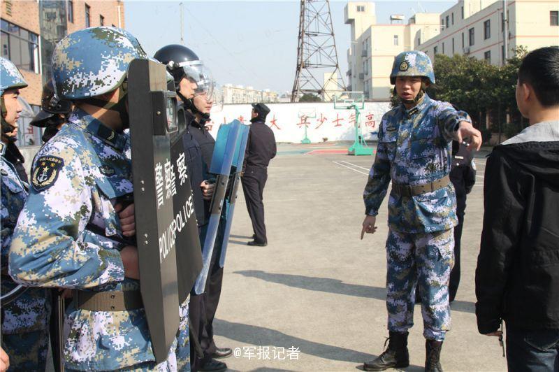 东海舰队驻地练应对突袭营门 敢来就狠狠收拾