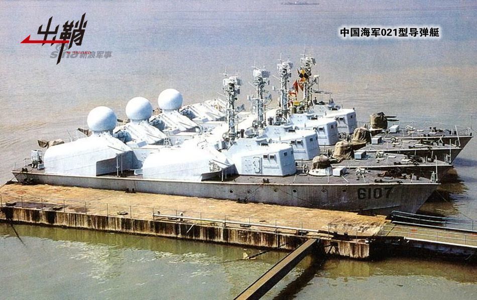 3 / 24 与6623型艇同时进行仿制工作的是6621型导弹艇(黄蜂级导弹艇)
