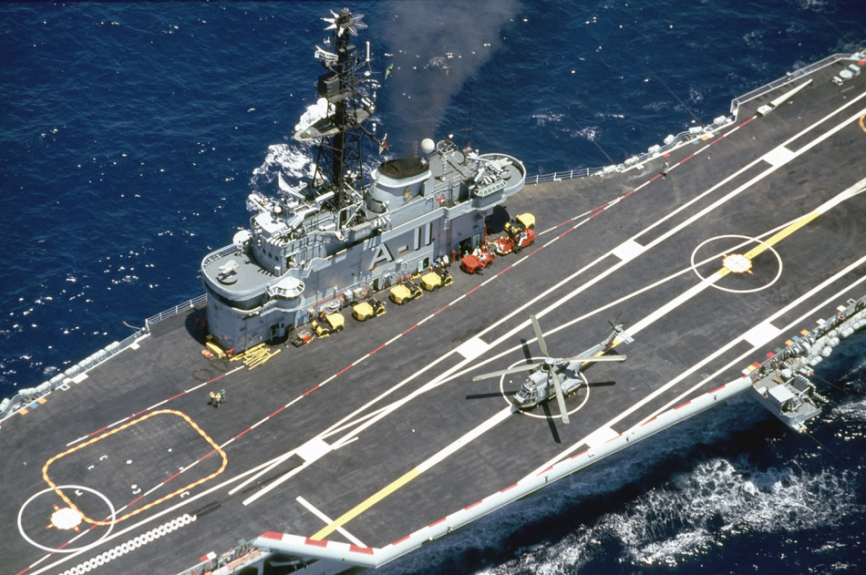 看看别人家的:巴西70多岁航母保养真好很美丽