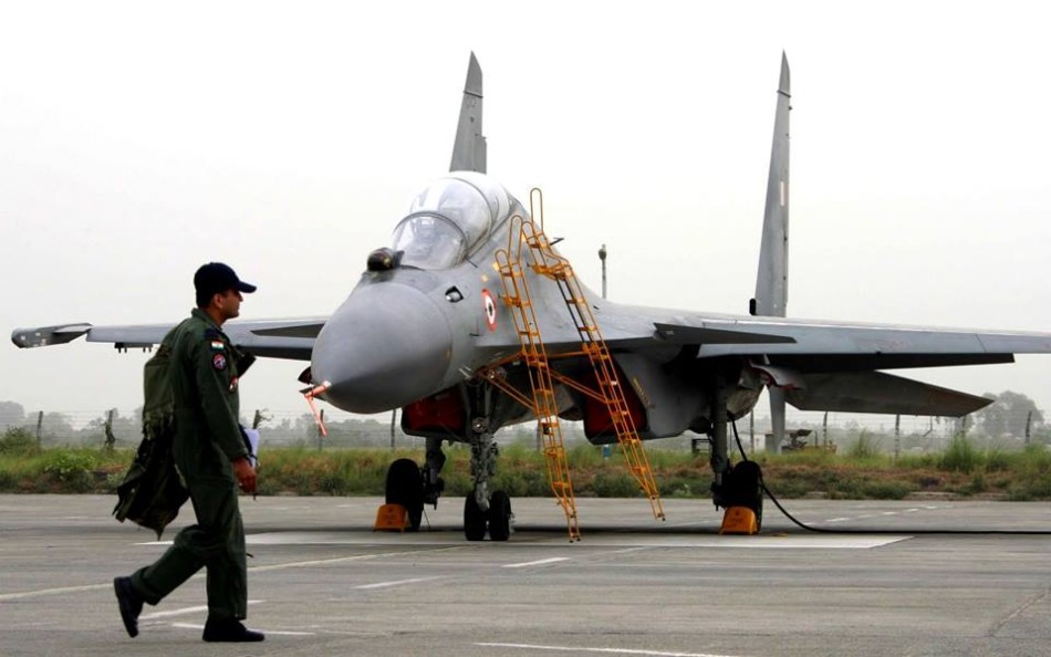 印度苏30战机进行空中加油训练 - AcFun弹幕视