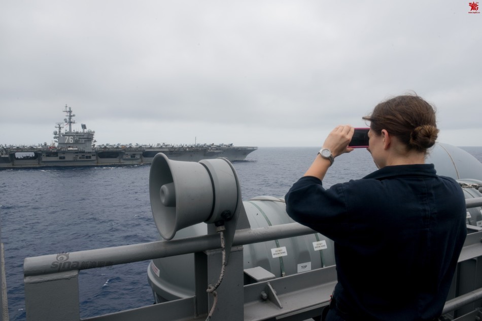 卷土重来!美国海军双航母编队逼近南海巡航 - 