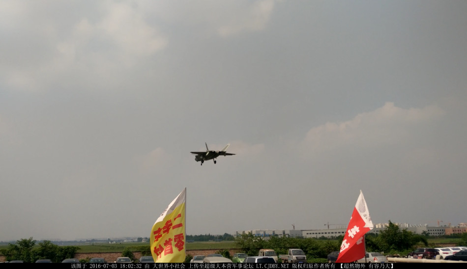 正式服役?疑似首架中国空军涂装歼20战机试飞