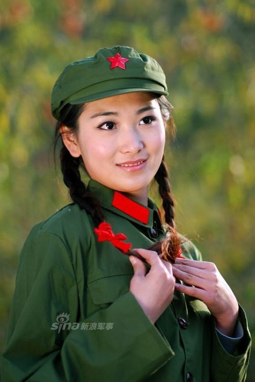 9 38 陆军草绿色;海军深灰色;空军上衣草绿色,裤子藏蓝色.