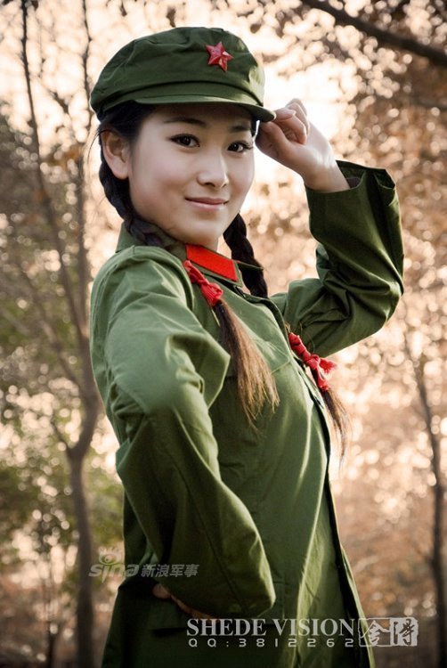 穿65式军服的美女清纯动人_高清图集
