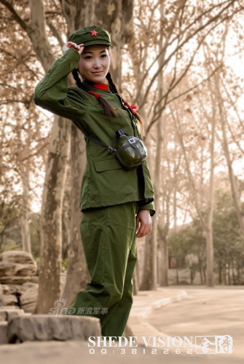 军中绿花惹人醉!穿65式军服的美女清纯动人_高清图集_新浪网