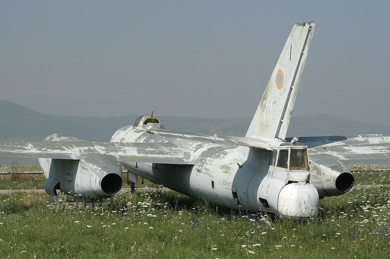 头顶上咋有鼓包?罗马尼亚空军退役的中国轰5