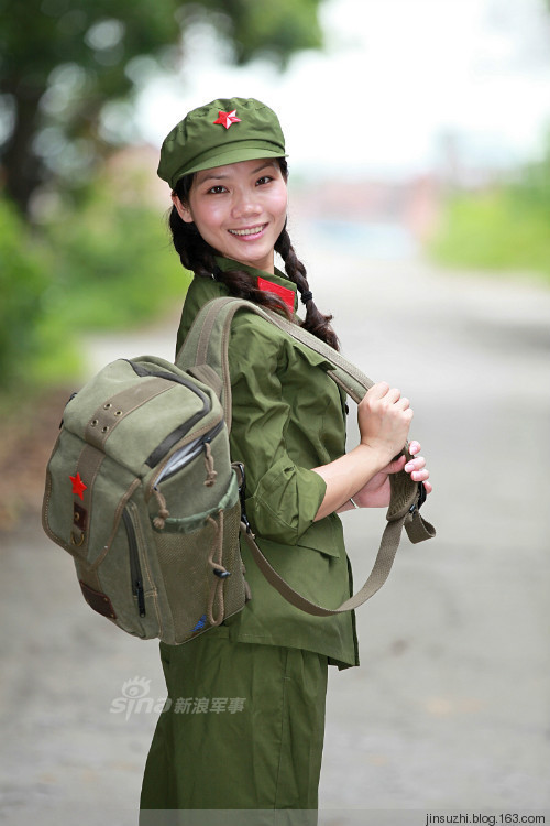 都很敬业,选的题材也很好,但总感觉哪里看的别扭…对,一是女兵穿