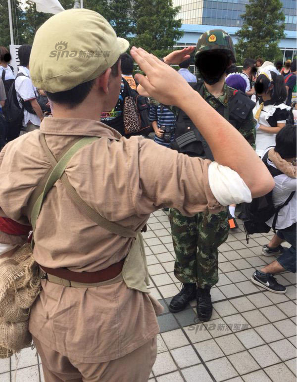 看着怪怪的日本军迷cos的中国红军和志愿军