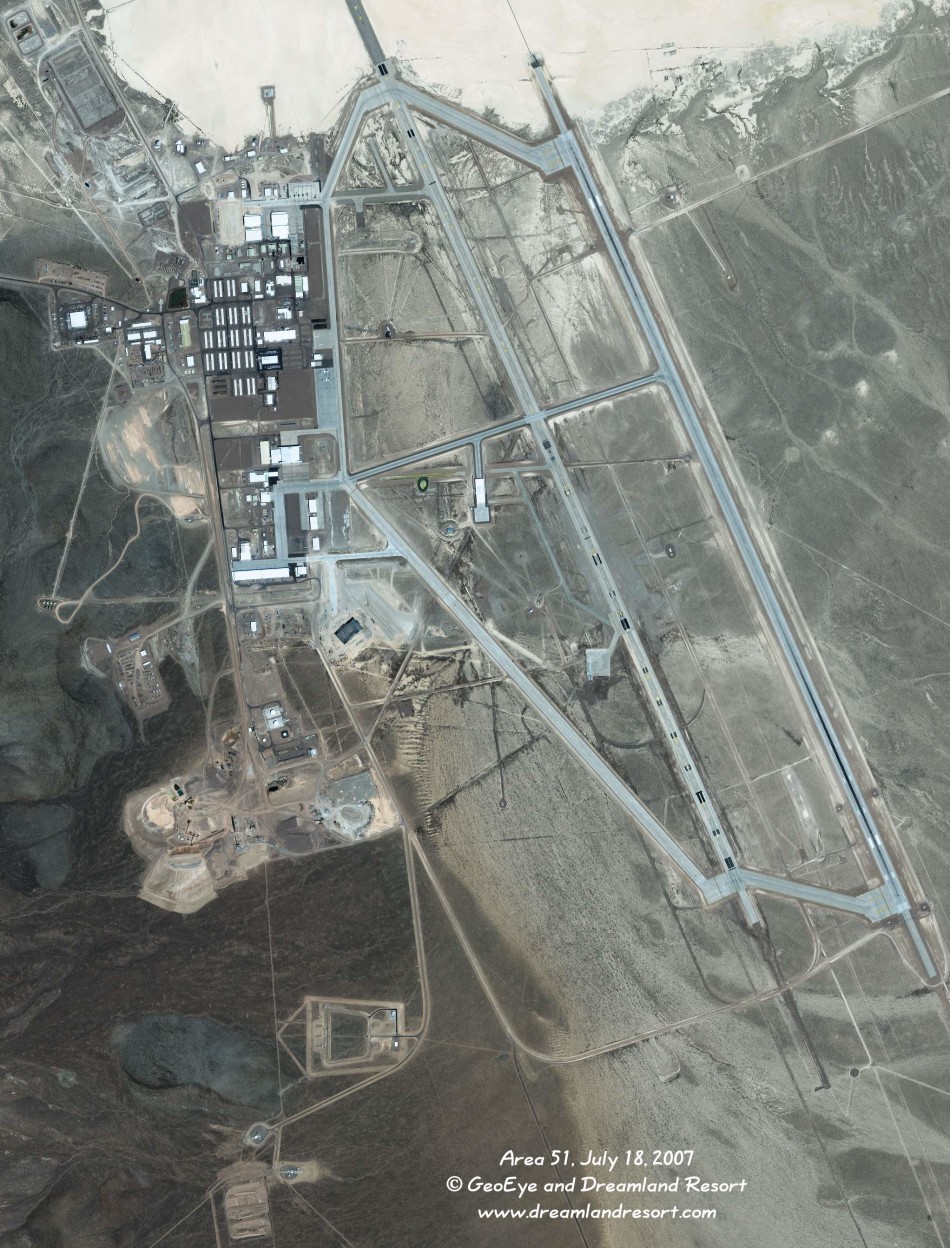 中国卫星拍到美国51区基地 沙湖中现X型跑道(图)
