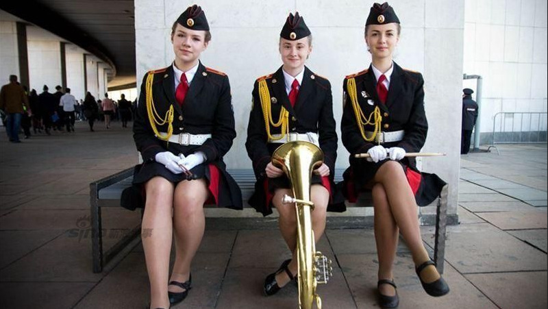 中俄越朝阅兵女兵对比:中国女兵靓丽 朝鲜最逗