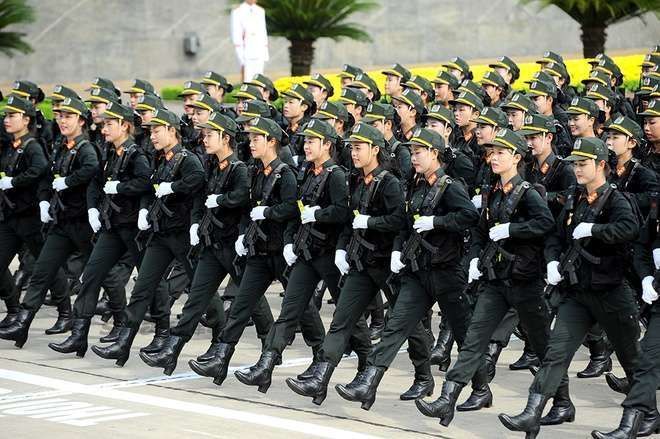 中俄越朝阅兵女兵对比:中国女兵靓丽 朝鲜最逗