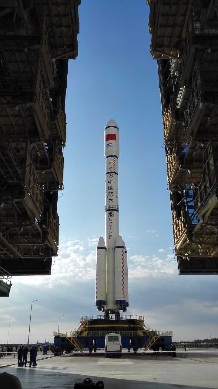 1 / 21 9日8时35分,承载着长征二号f t2运载火箭与天宫二号空间实验室