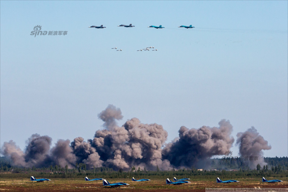 飞豹PK鸭嘴兽!航空飞镖大赛中俄战机同场比拼