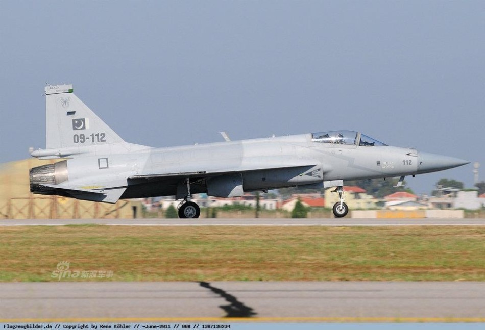 枭龙战机 枭龙 战斗机 双座版枭龙年底首飞可短