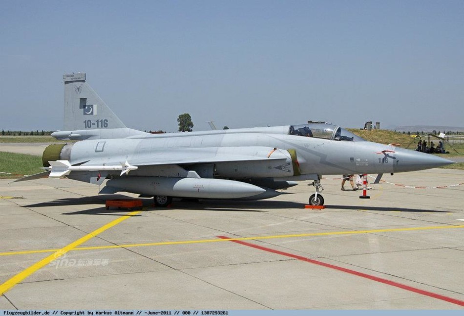 枭龙战机 枭龙 战斗机 双座版枭龙年底首飞可短