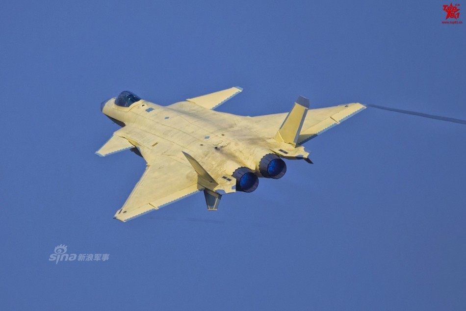 性感的背影!最新黄色涂装歼20超高清无码大图