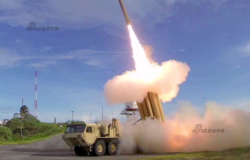 新浪军事深度：韩国媒体报道，中国在靠近韩半岛的辽宁省等东北部地区部署5个弹道导弹部队，所配备的东风导弹瞄准关岛、日本冲绳和朝鲜半岛南端。