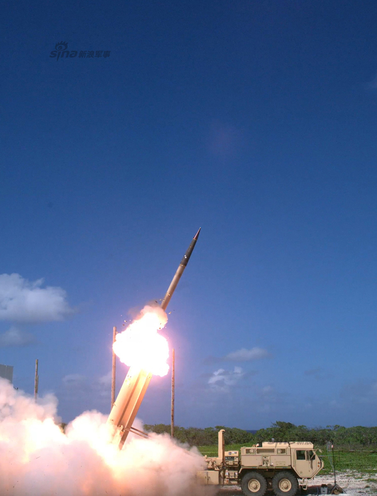 东风-15B弹道导弹是东风-15导弹的改进型。是一种两级、固体燃料、近程弹道导弹，它是在火箭军服役的唯一的非核导弹。