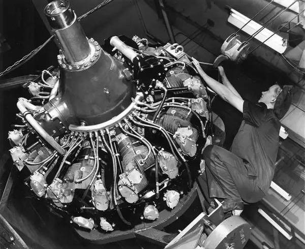 把日本炸成渣滓!二战美国B-29生产线产量惊人