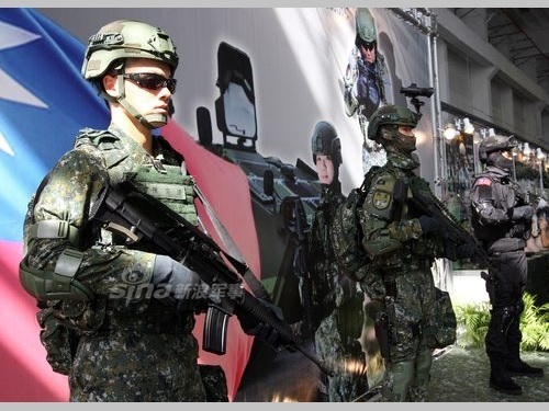 台军最新单兵装备首次展示 不用自费买美国货了