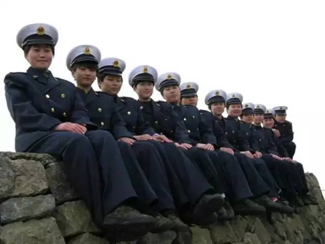 可爱天真的海上玫瑰:解放军海军女兵的新兵连