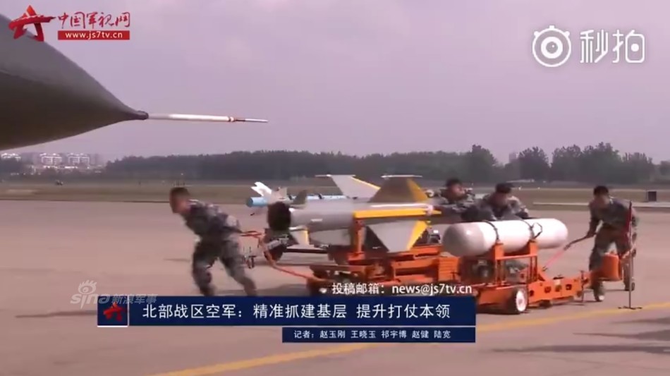 空中多面手!中国飞豹战机带kd88导弹和鹰击12导弹