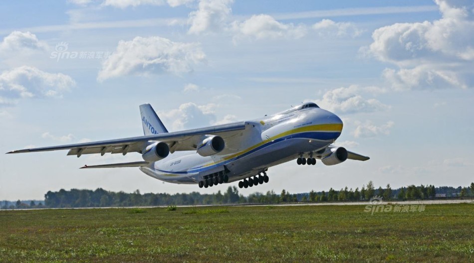 安124运输机图片