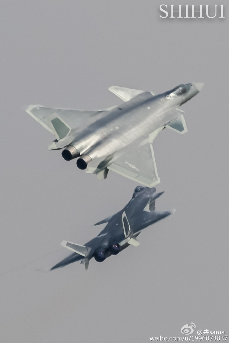 英军红箭表演队飞行员:歼20很棒谁飞谁自豪_军