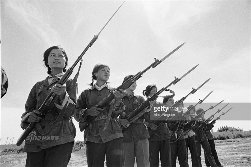 70年代的中国大庆工人女民兵