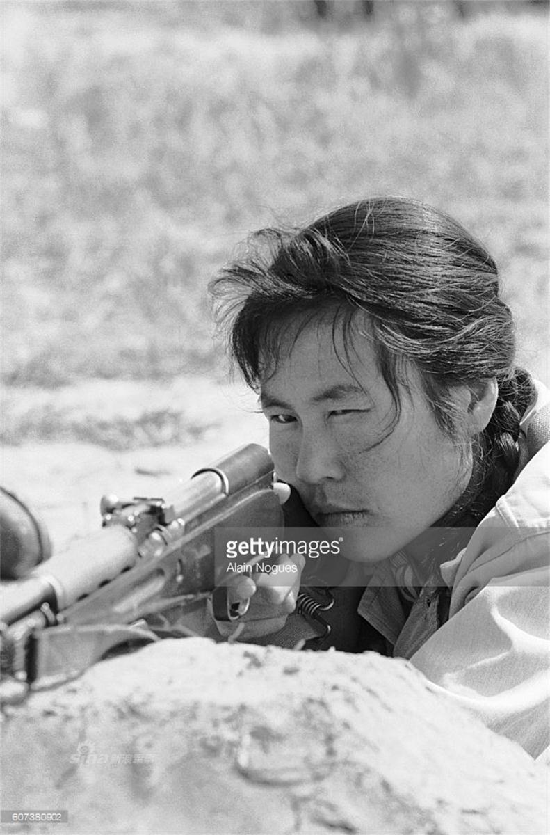 不爱红妆爱武装!70年代的中国大庆工人女民兵