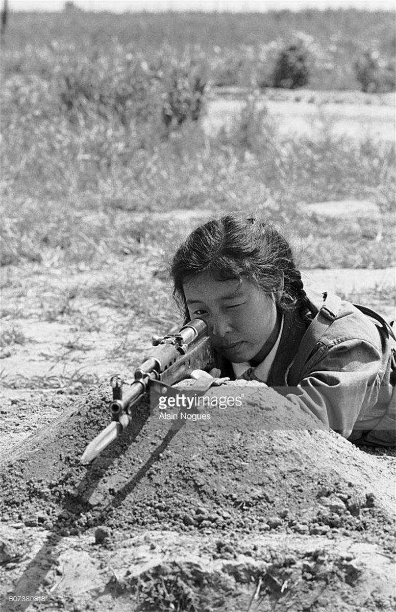 不爱红妆爱武装!70年代的中国大庆工人女民兵