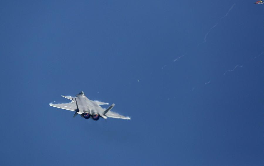 歼20战机机炮问题成千古之谜:网友半恶搞 - A