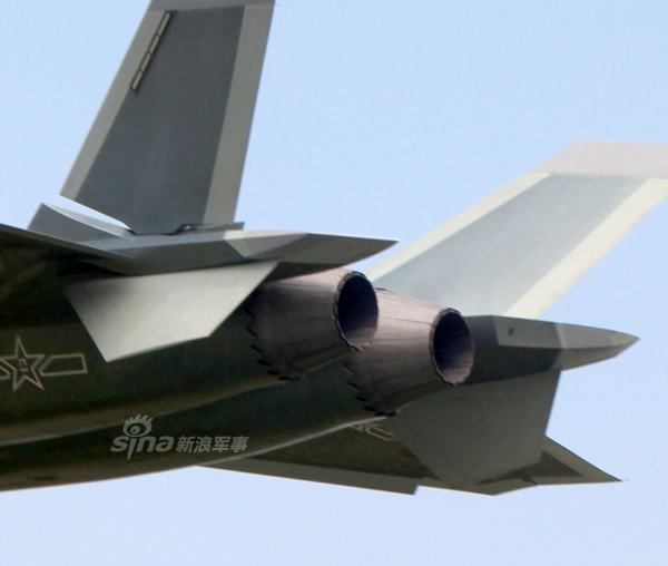 中国歼20战机尾部细节图:到底用什么发动机? 