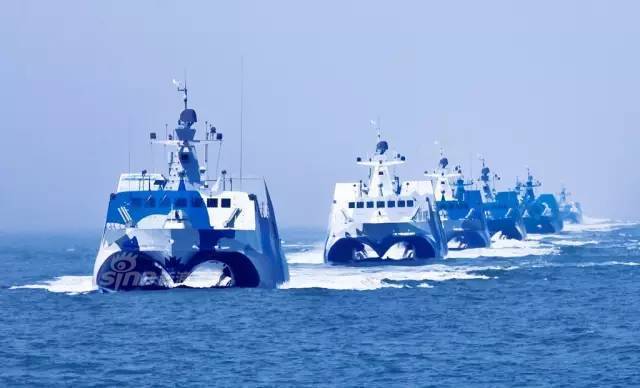 最引人瞩目的要数7月在南海举行的海军三大舰队实兵实弹对抗演习了