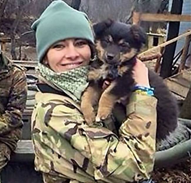 乌克兰已打到这地步？大批美颜女兵上前线(组图)