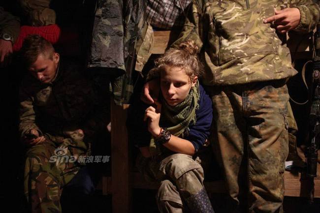 乌克兰已打到这地步？大批美颜女兵上前线(组图)